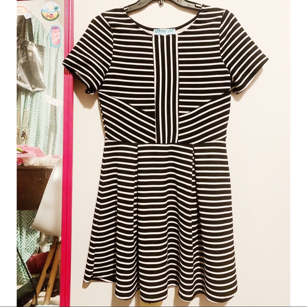 /// Dina Be Striped Dress ///
